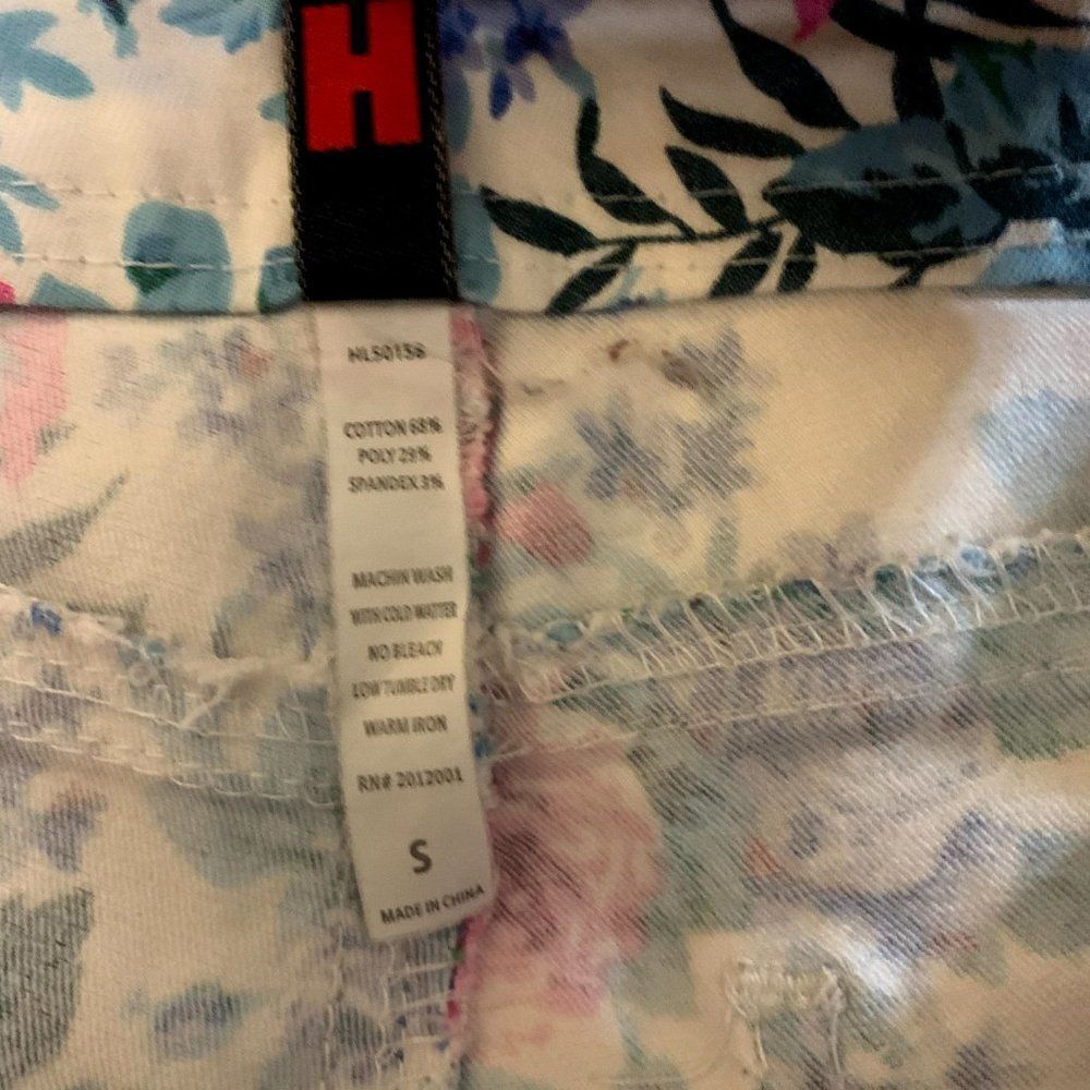 HL Small 2 25 Sexy Low Rise Bright Floral Print Lightweight Denim Shorty Shorts - Picture 4 of 5